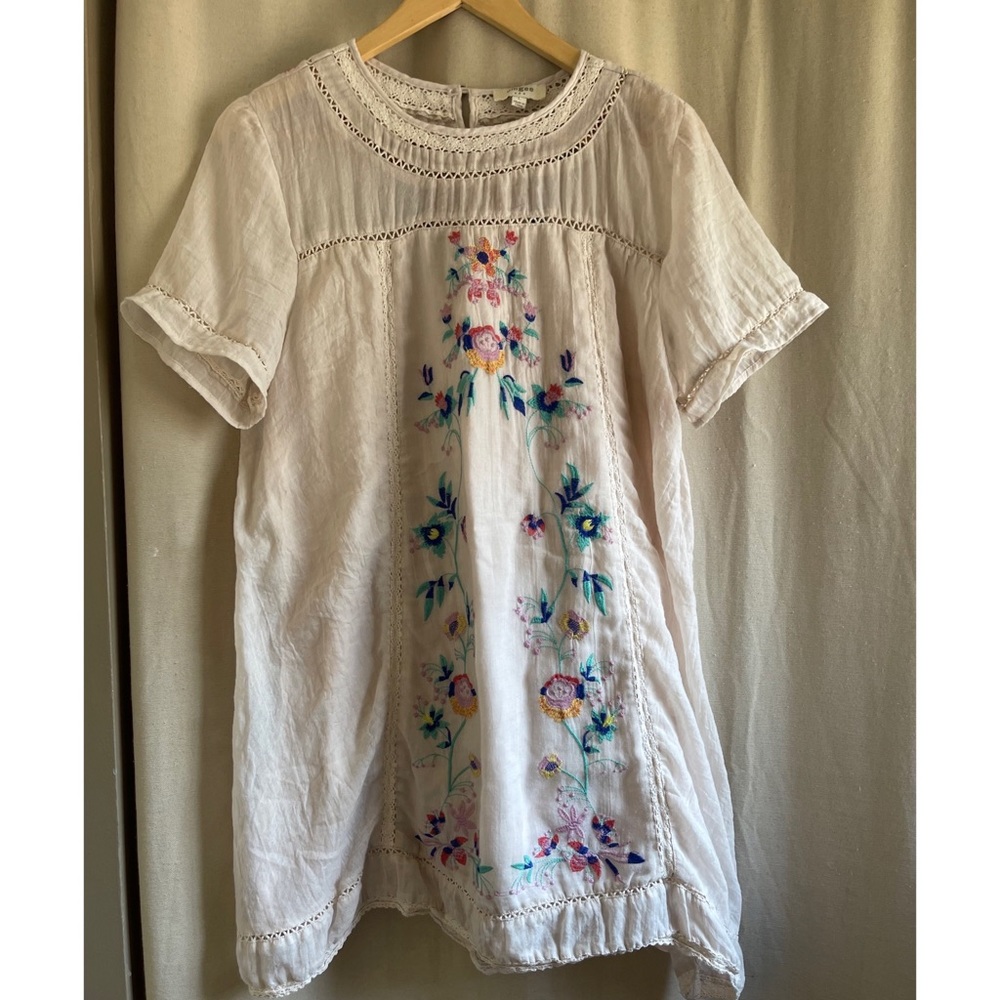 Embroidered shift dress